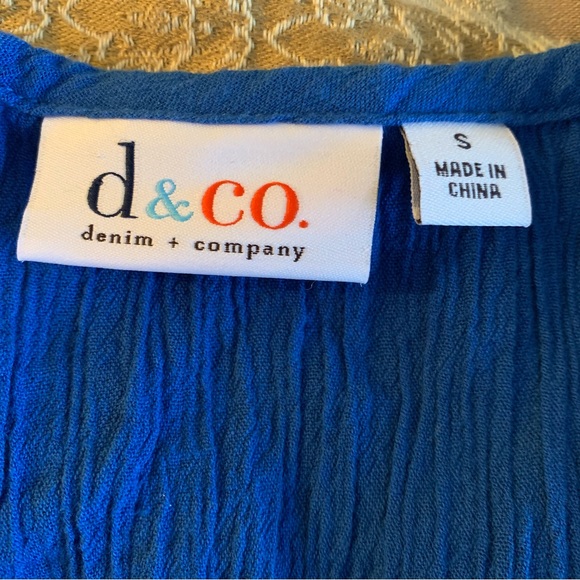 DENIM &CO! Blue 1/2 sleeves shirt w/white thread work around neckline.Bu… - Picture 6 of 9